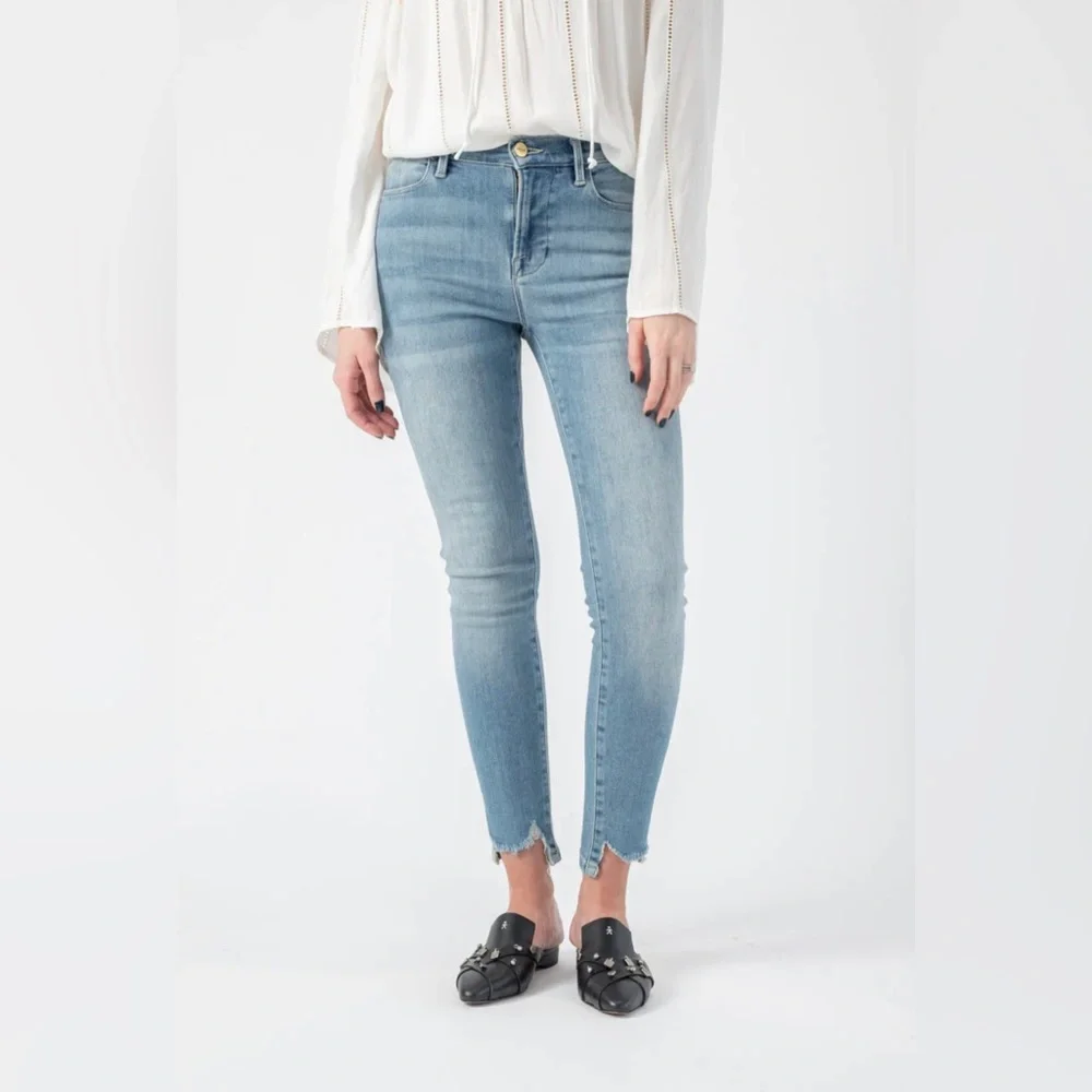 Frame Le High Skinny Front Chew Paltrow 26 NWOT